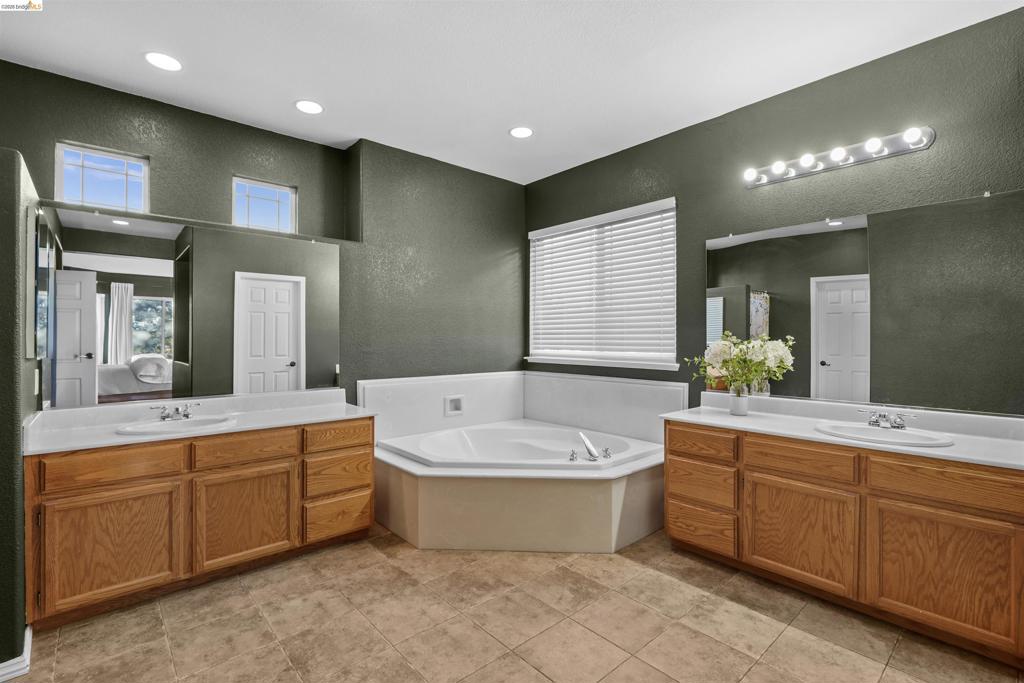 1049 Meadowgate Way, Brentwood (CC), CA 94513