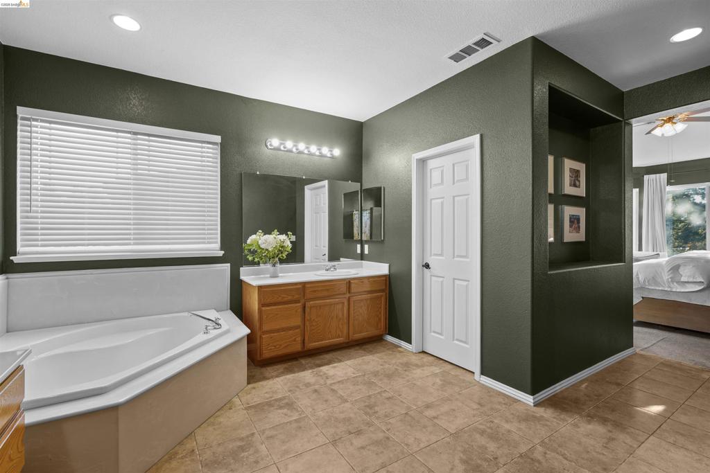 1049 Meadowgate Way, Brentwood (CC), CA 94513