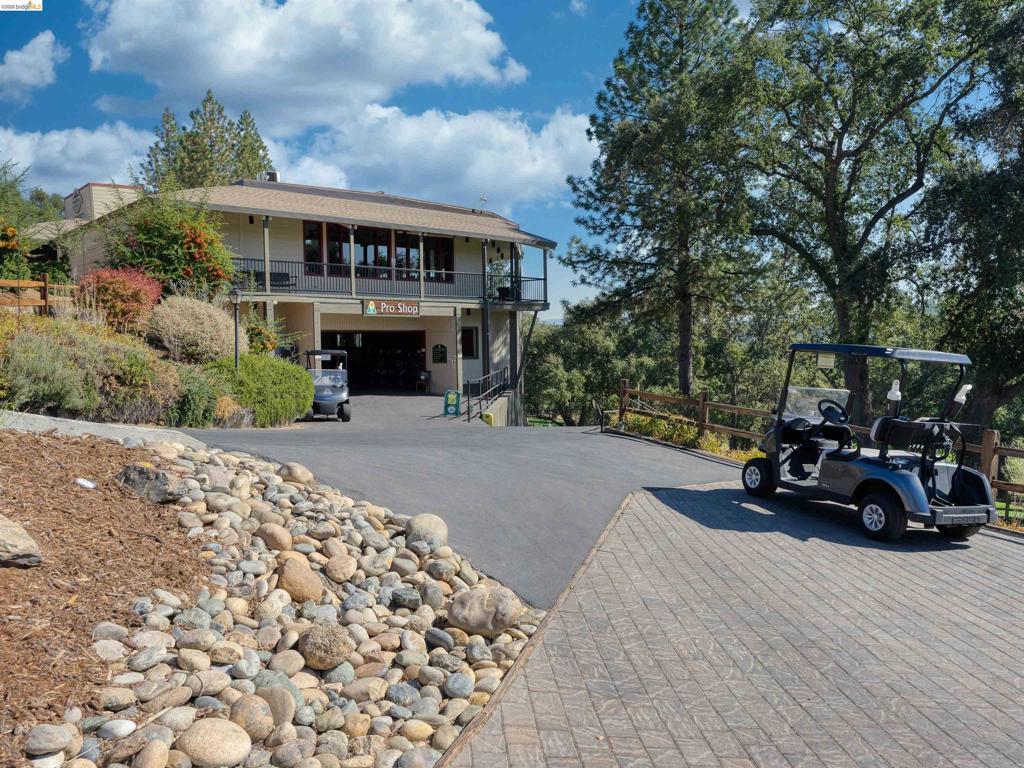 19933 Pine Mountain Dr., Groveland, CA 95321