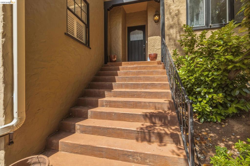 242 Hillcrest Dr, Sonora, CA 95370