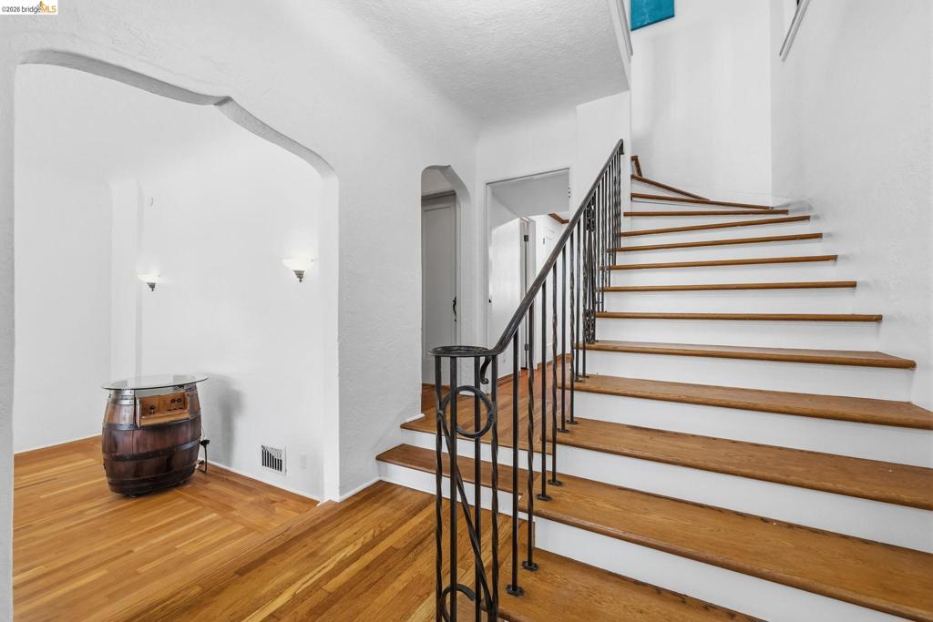 242 Hillcrest Dr, Sonora, CA 95370