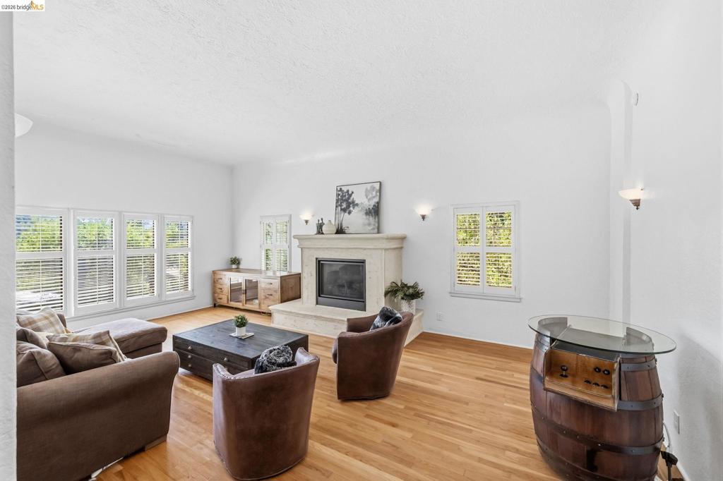 242 Hillcrest Dr, Sonora, CA 95370