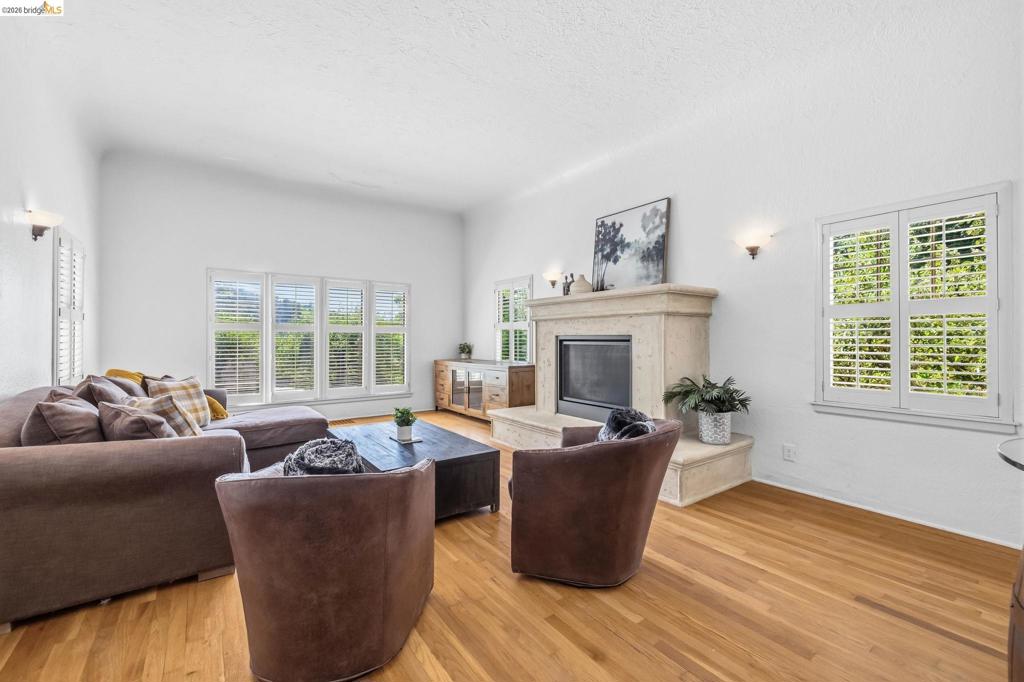 242 Hillcrest Dr, Sonora, CA 95370