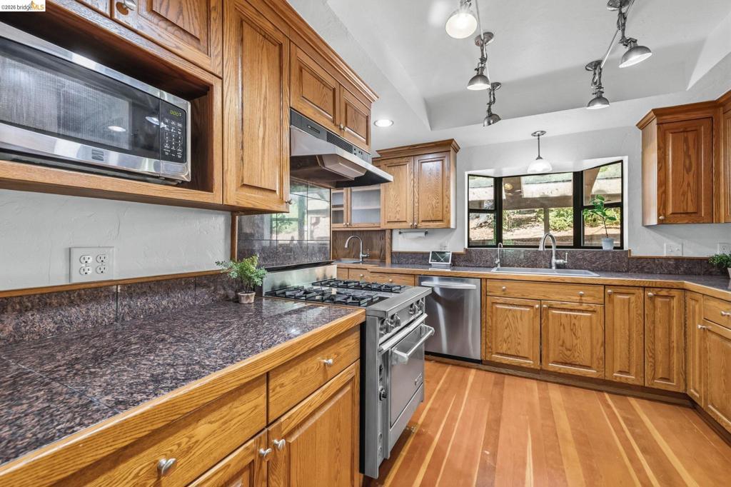 242 Hillcrest Dr, Sonora, CA 95370