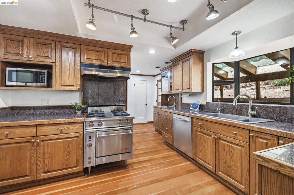 242 Hillcrest Dr, Sonora, CA 95370