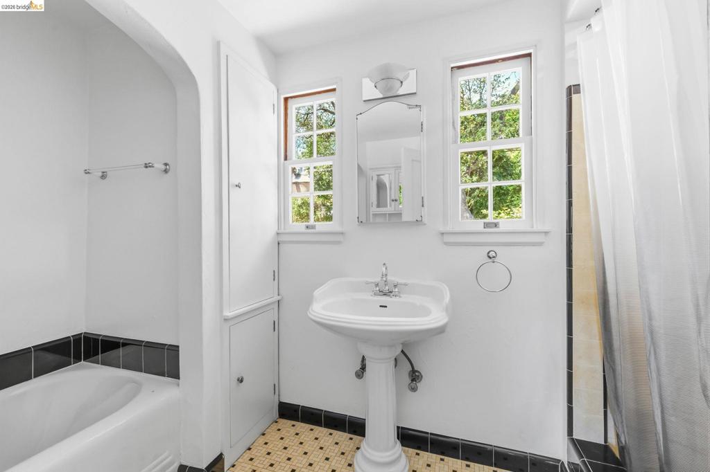 242 Hillcrest Dr, Sonora, CA 95370