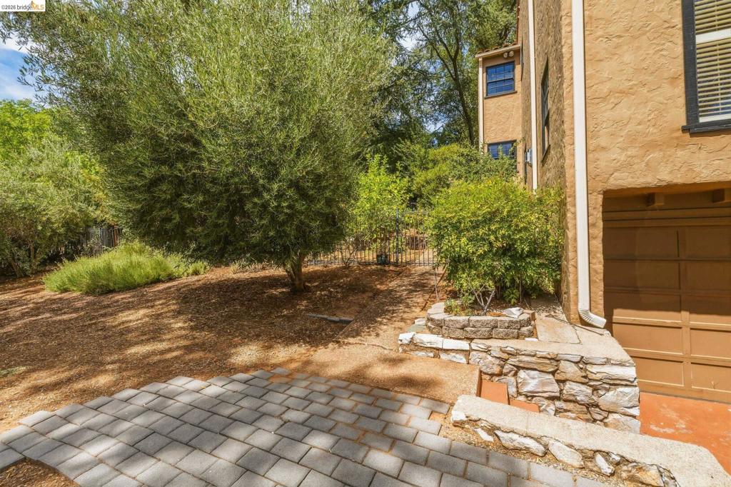 242 Hillcrest Dr, Sonora, CA 95370