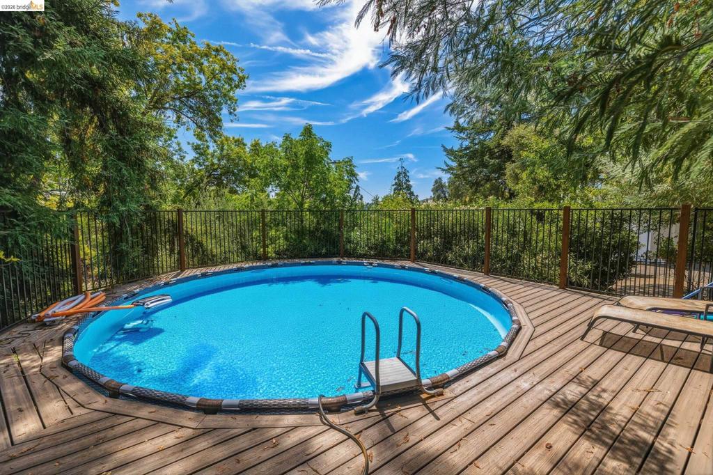 242 Hillcrest Dr, Sonora, CA 95370