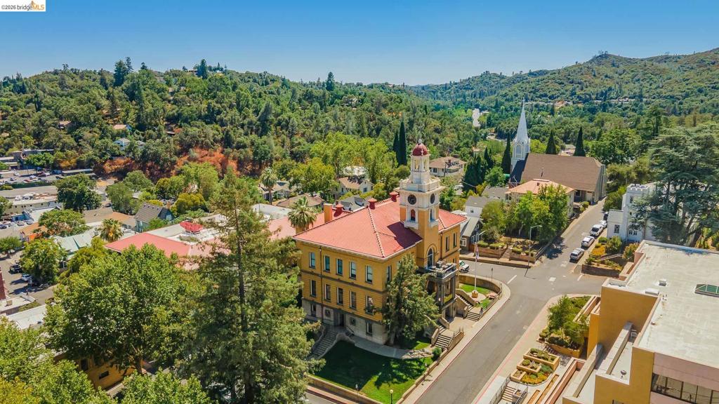 242 Hillcrest Dr, Sonora, CA 95370