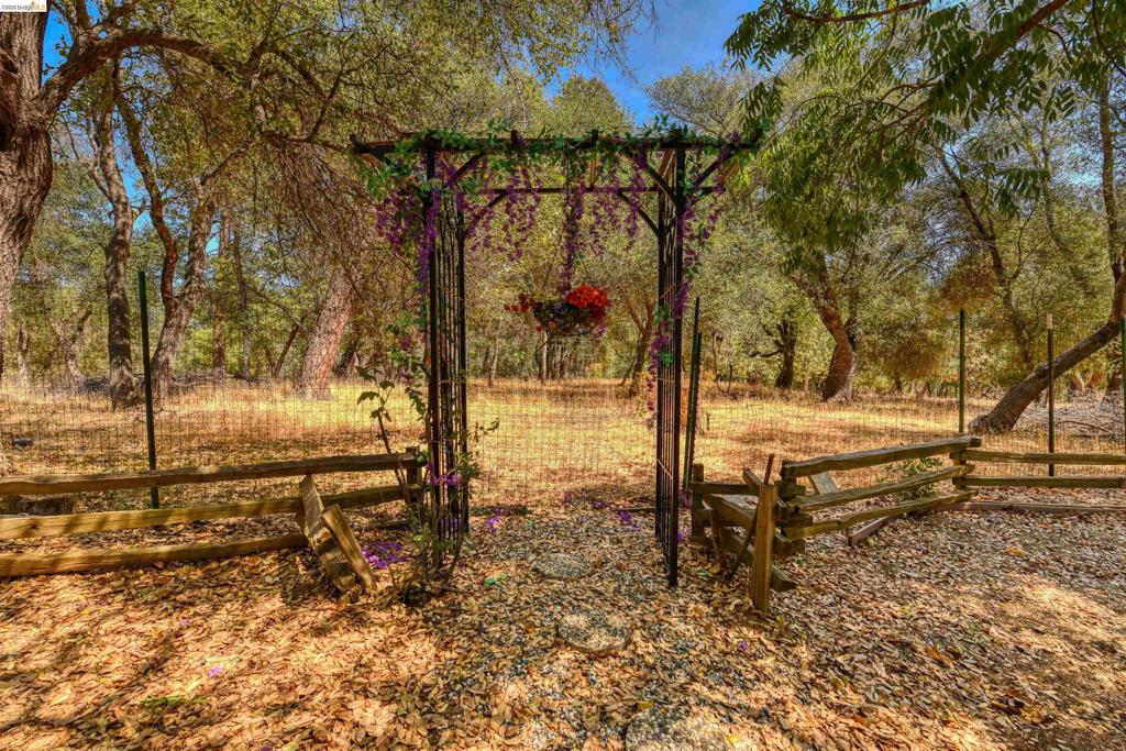 12888 Green Valley Cr, Groveland, CA 95321