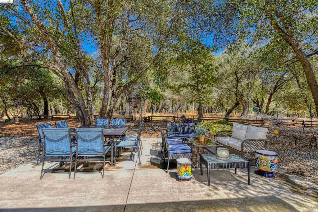 12888 Green Valley Cr, Groveland, CA 95321