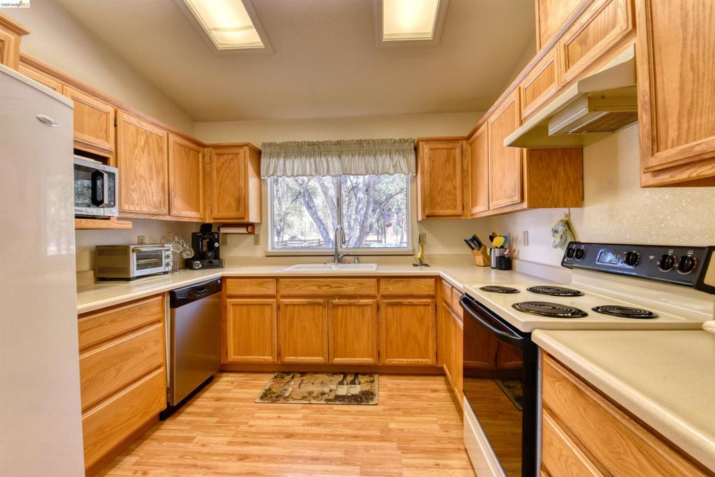 12888 Green Valley Cr, Groveland, CA 95321