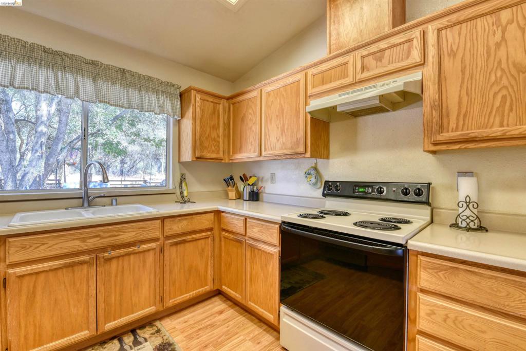 12888 Green Valley Cr, Groveland, CA 95321