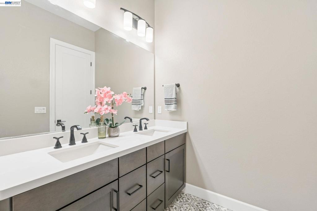 2133 Day Lily Ave, Manteca, CA 95337