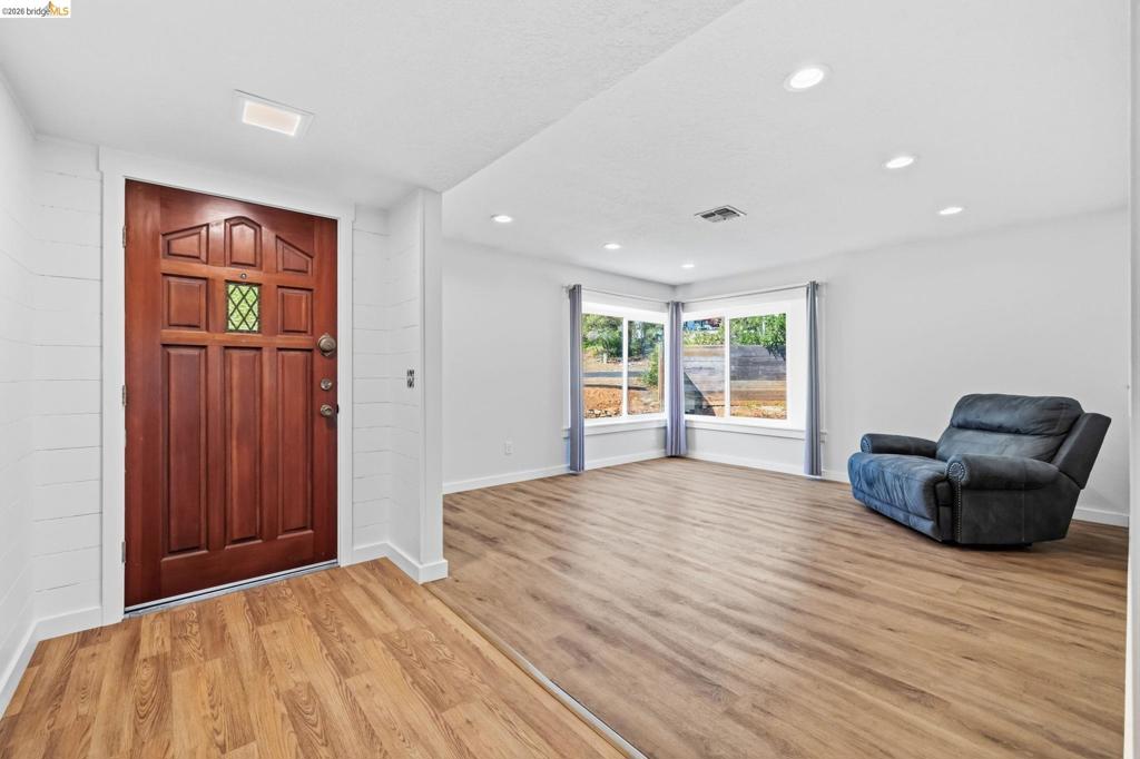 11037 Harrison Dr, Sonora, CA 95370