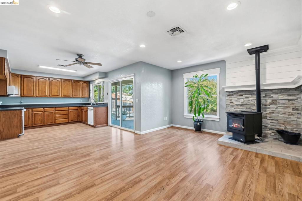 11037 Harrison Dr, Sonora, CA 95370