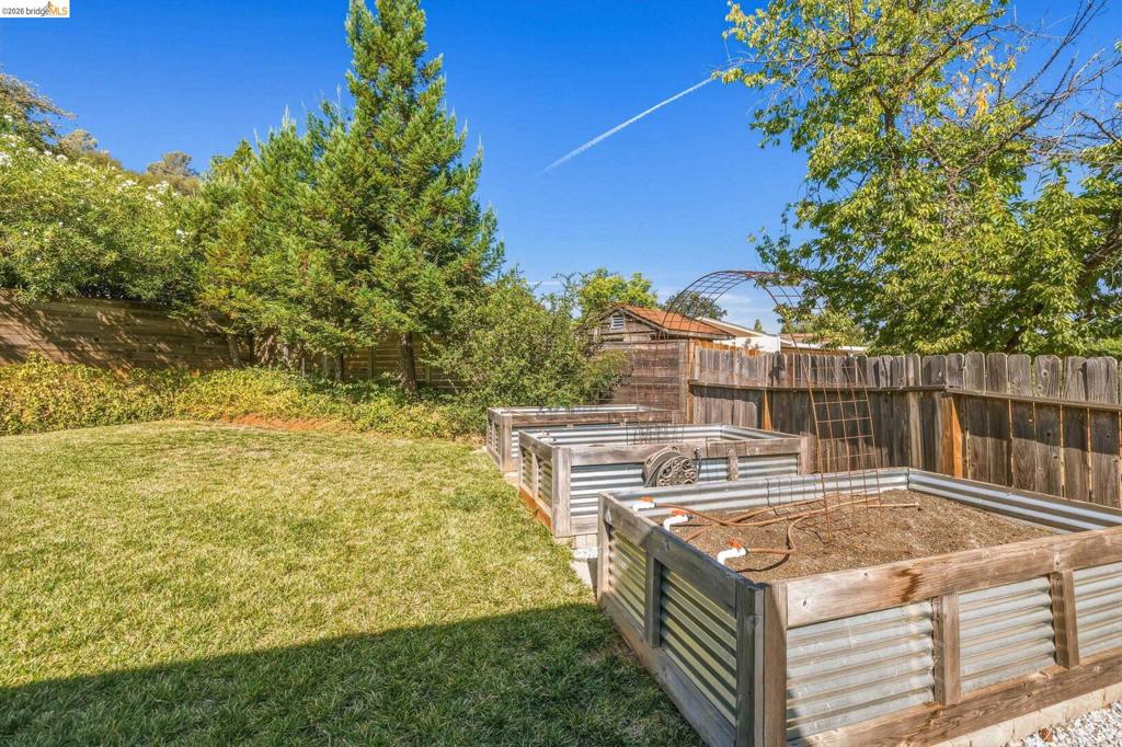 11037 Harrison Dr, Sonora, CA 95370