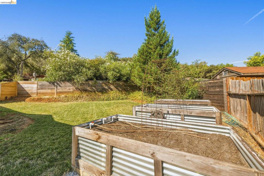 11037 Harrison Dr, Sonora, CA 95370