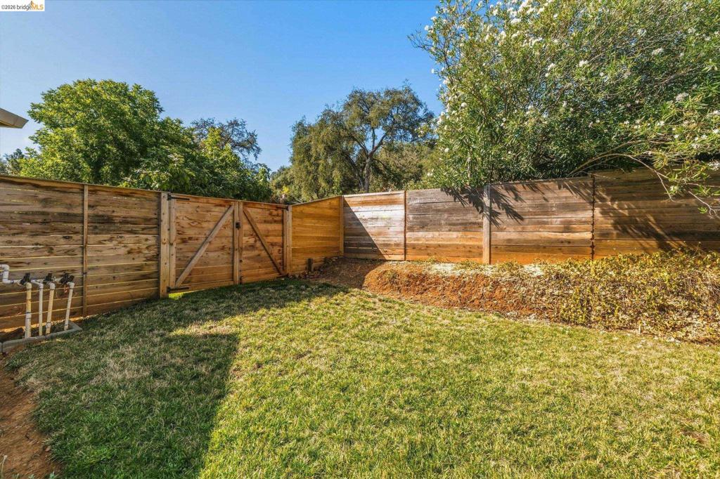 11037 Harrison Dr, Sonora, CA 95370