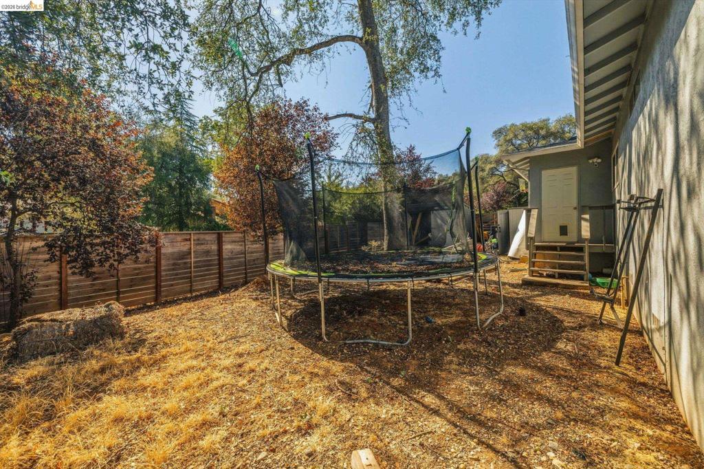11037 Harrison Dr, Sonora, CA 95370