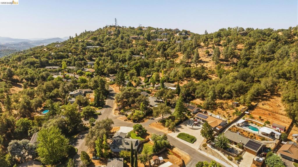 11037 Harrison Dr, Sonora, CA 95370