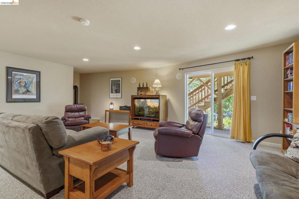 29392 Alpine Dr, Cold Springs, CA 95335
