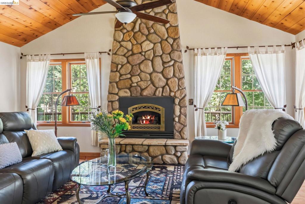 31470 Old Strawberry Rd, Strawberry, CA 95364