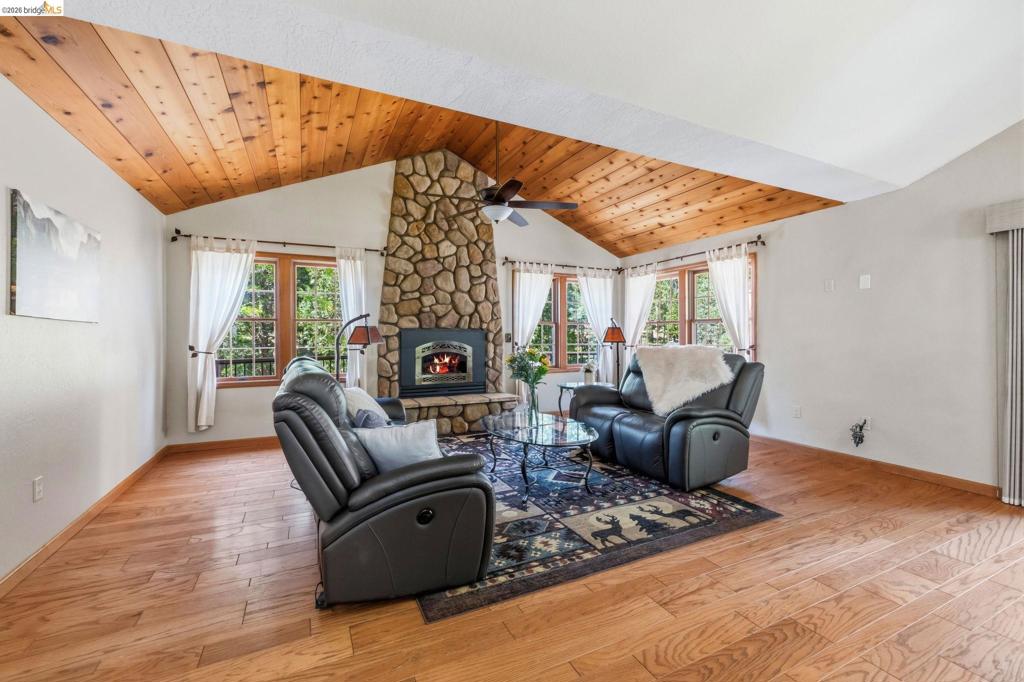 31470 Old Strawberry Rd, Strawberry, CA 95364