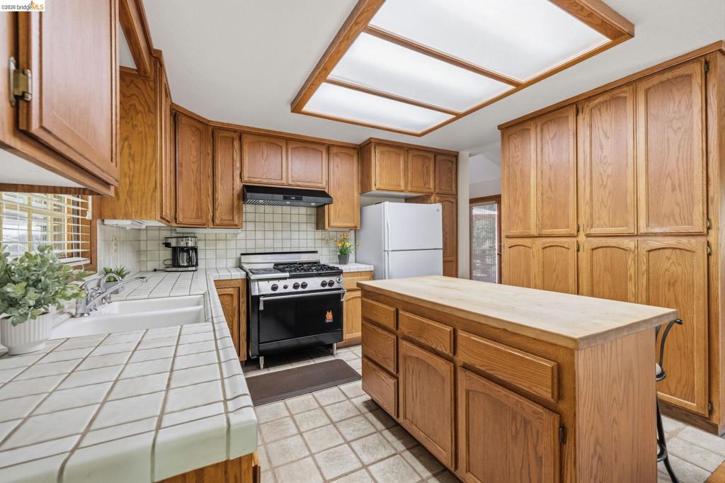 31470 Old Strawberry Rd, Strawberry, CA 95364