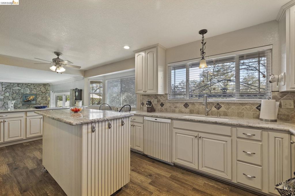 14201 Hillview Ct, Sonora, CA 95370