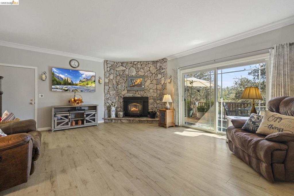 14201 Hillview Ct, Sonora, CA 95370