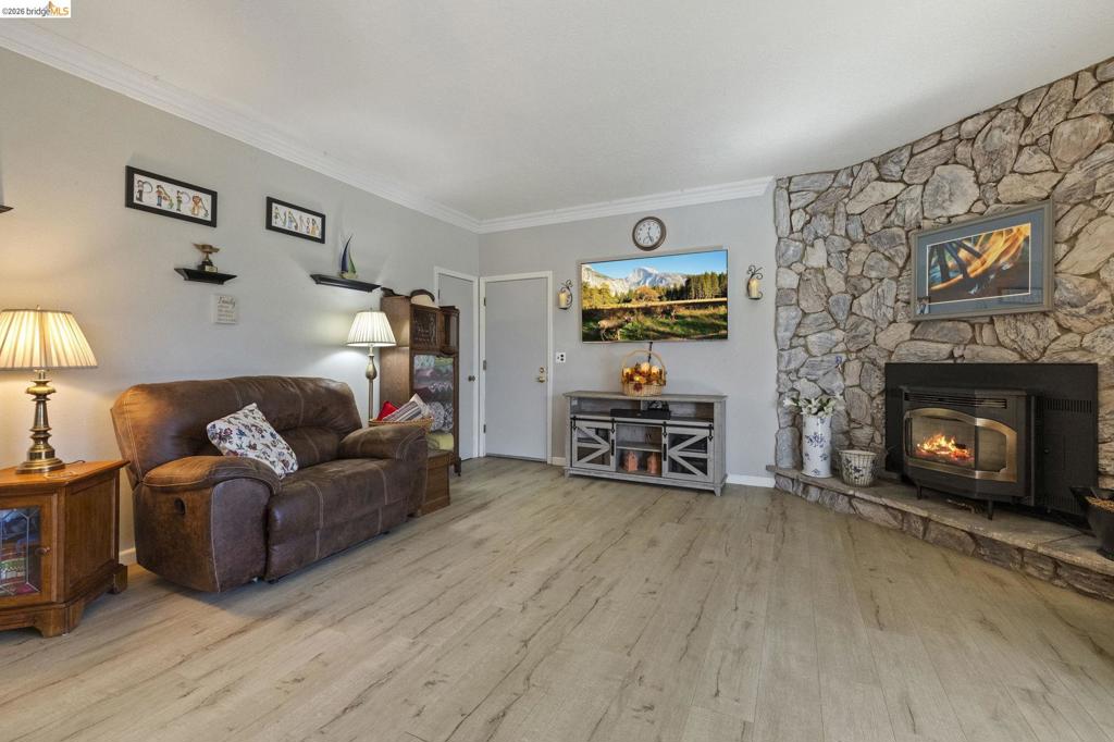 14201 Hillview Ct, Sonora, CA 95370