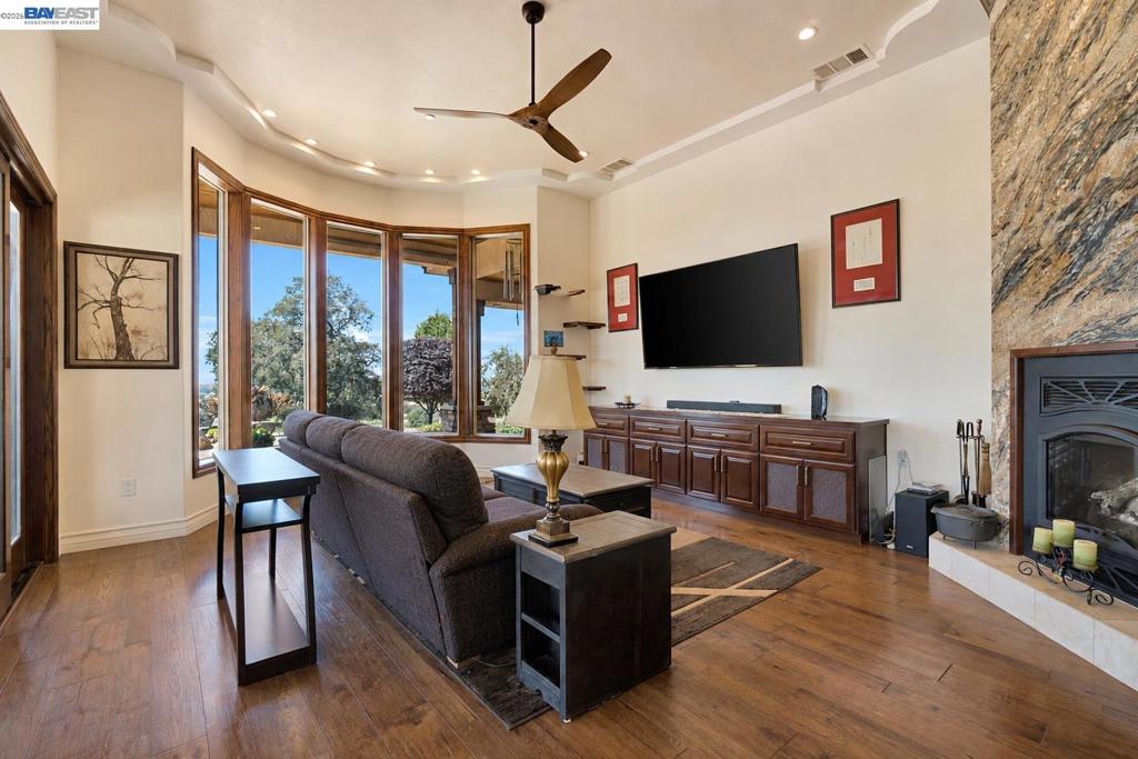 34310 Barn Owl Rd, Raymond, CA 93653