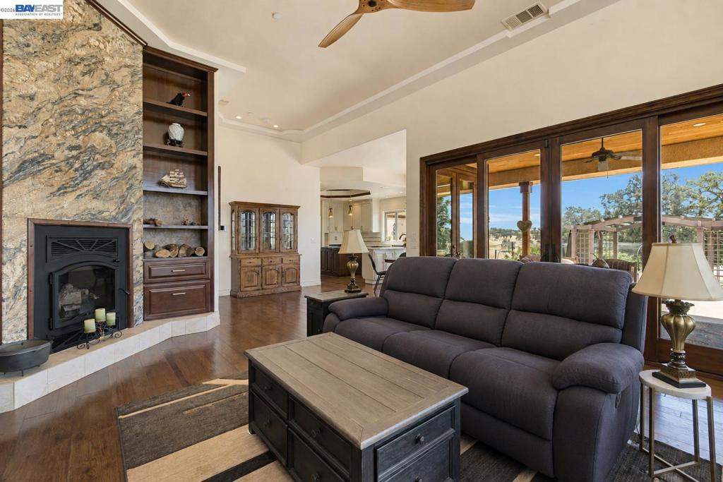 34310 Barn Owl Rd, Raymond, CA 93653