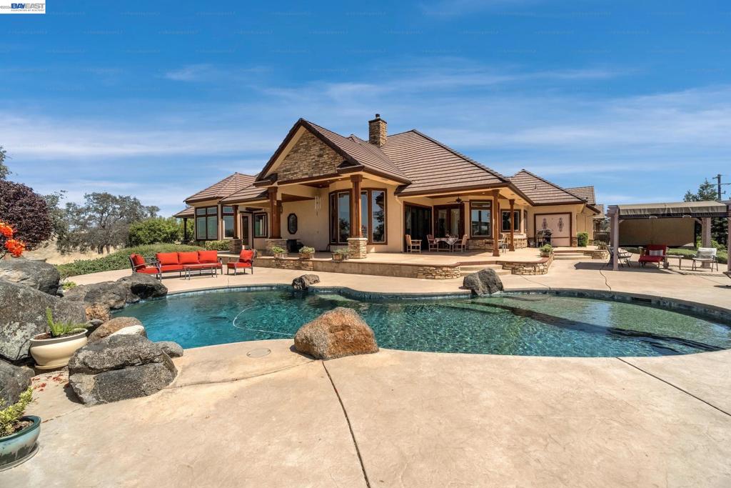 34310 Barn Owl Rd, Raymond, CA 93653