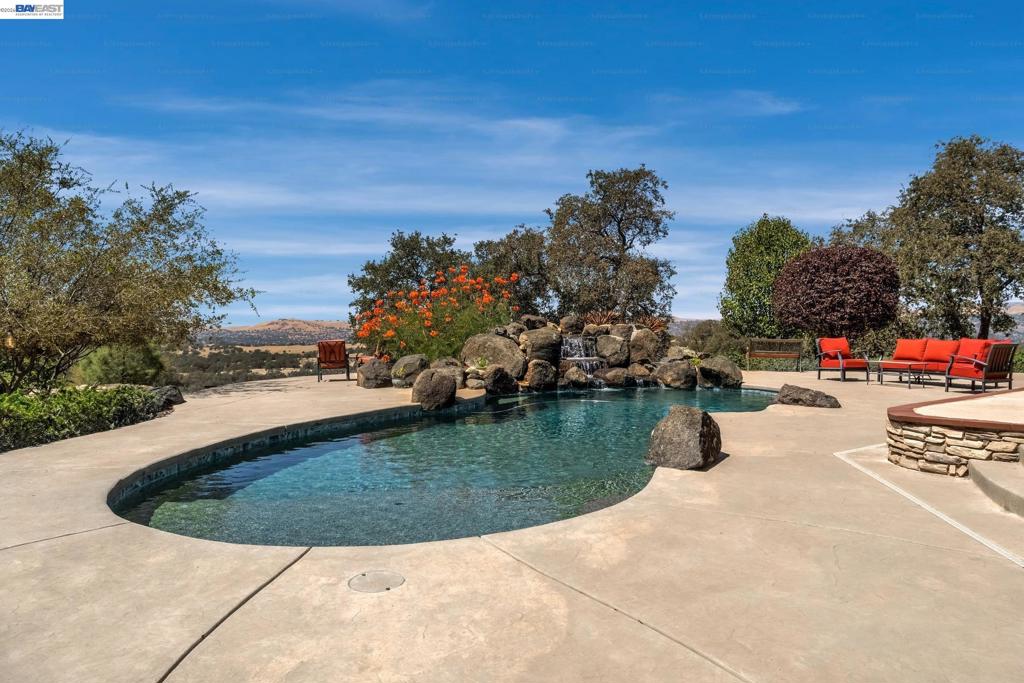 34310 Barn Owl Rd, Raymond, CA 93653