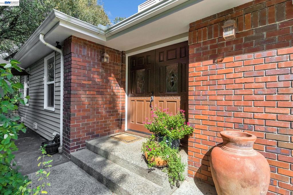 39309 Forest Park Ln, Oakhurst, CA 93644