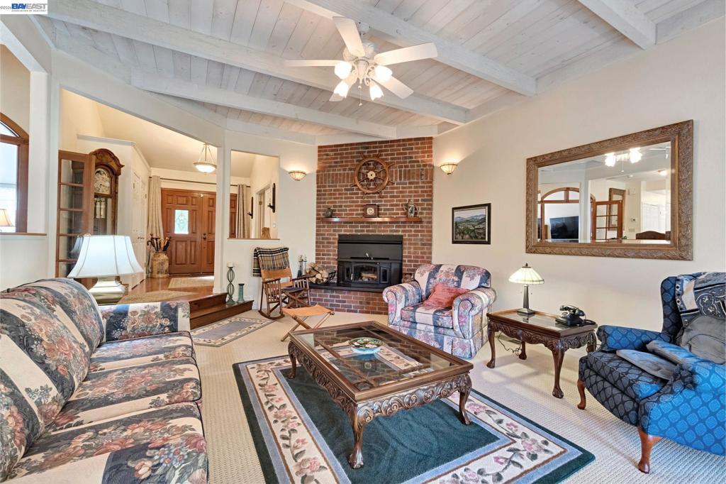 39309 Forest Park Ln, Oakhurst, CA 93644