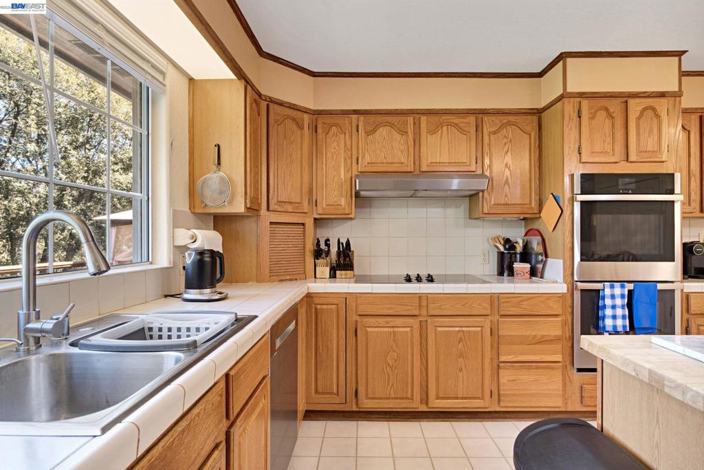 39309 Forest Park Ln, Oakhurst, CA 93644