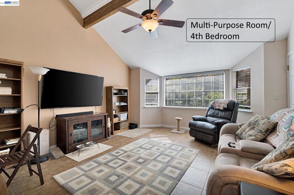 39309 Forest Park Ln, Oakhurst, CA 93644