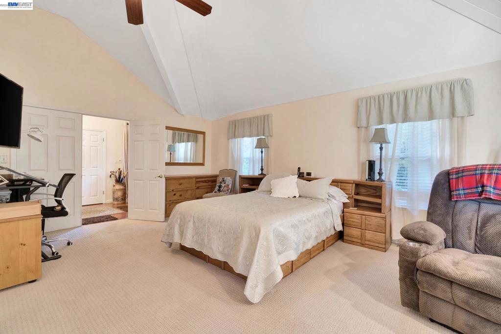 39309 Forest Park Ln, Oakhurst, CA 93644