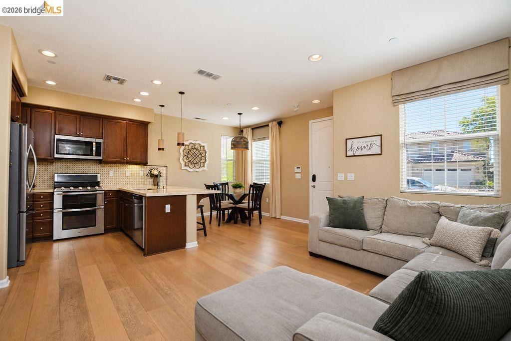 806 Queen Palm Ln, Brentwood (CC), CA 94513
