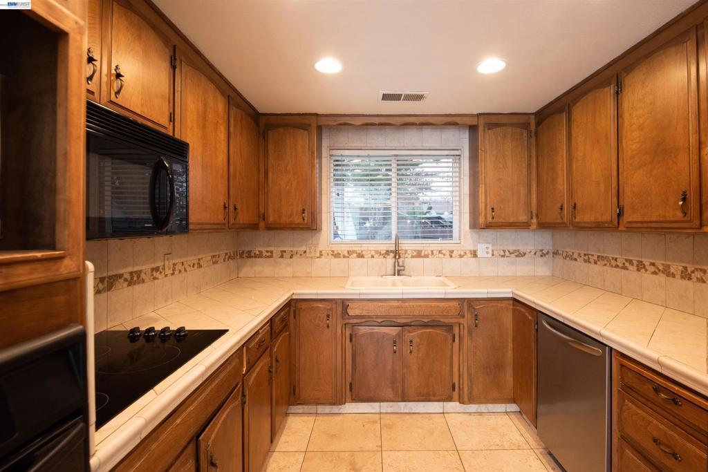 1336 HIDDEN GLEN DR, Modesto, CA 95355-3628