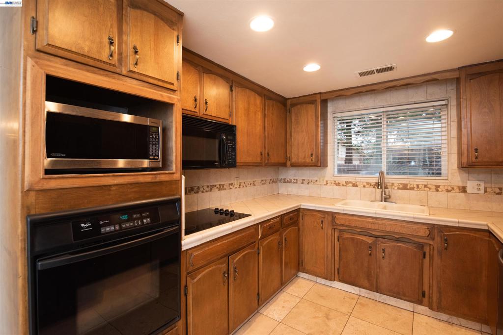 1336 HIDDEN GLEN DR, Modesto, CA 95355-3628