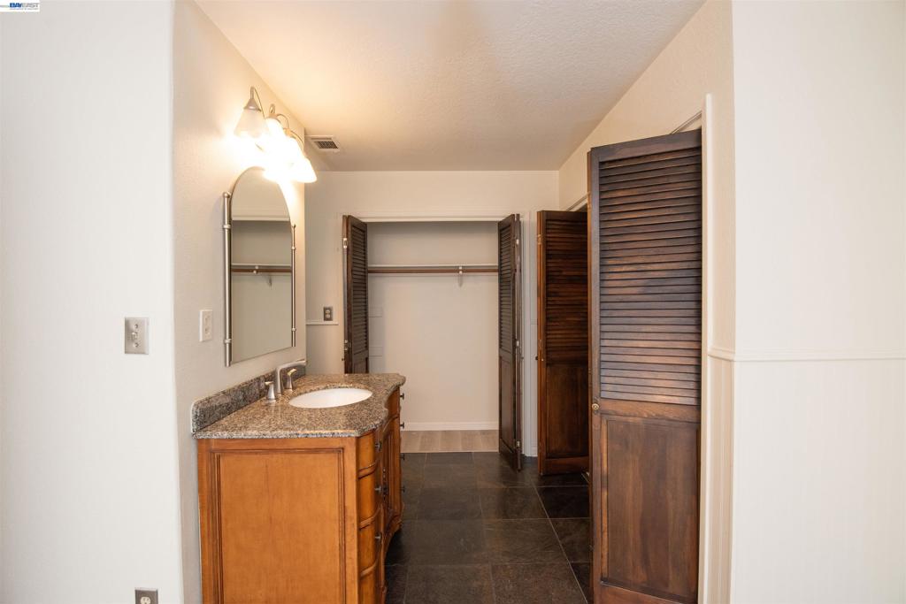 1336 HIDDEN GLEN DR, Modesto, CA 95355-3628