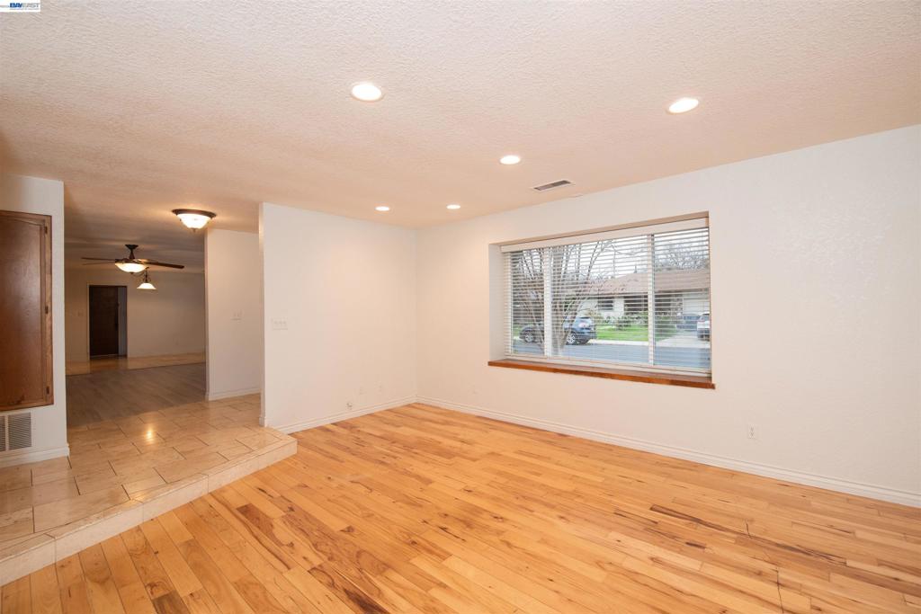 1336 HIDDEN GLEN DR, Modesto, CA 95355-3628
