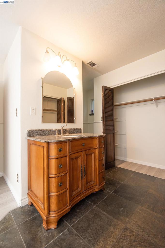 1336 HIDDEN GLEN DR, Modesto, CA 95355-3628