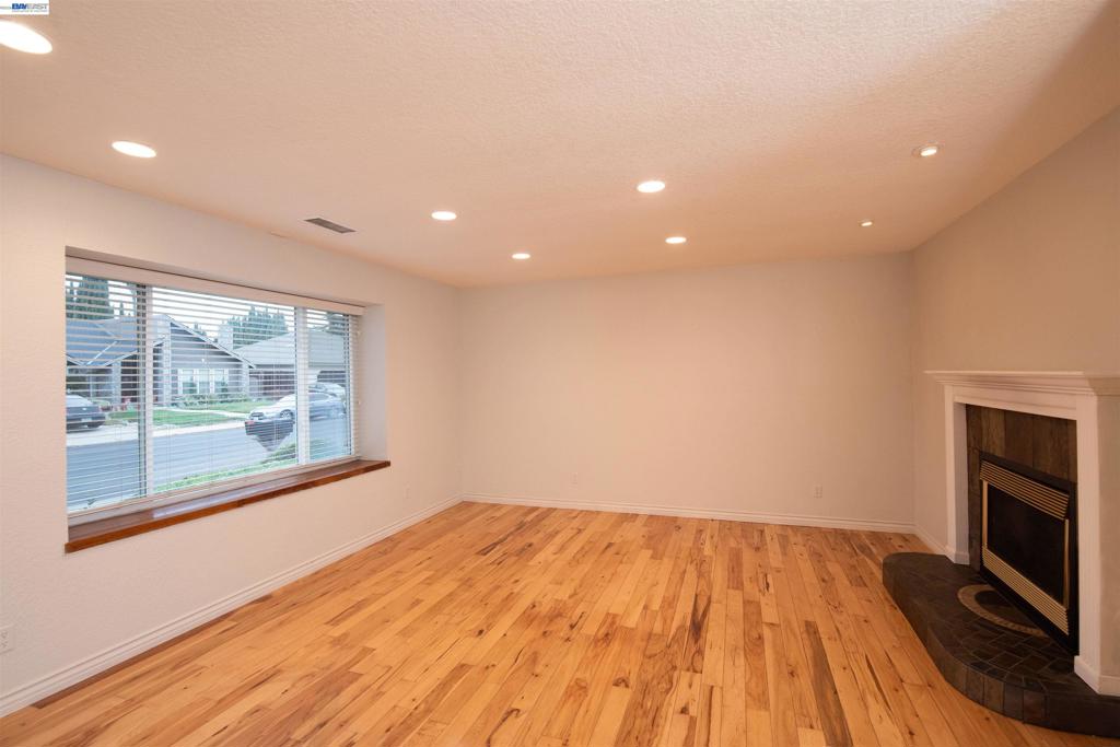 1336 HIDDEN GLEN DR, Modesto, CA 95355-3628