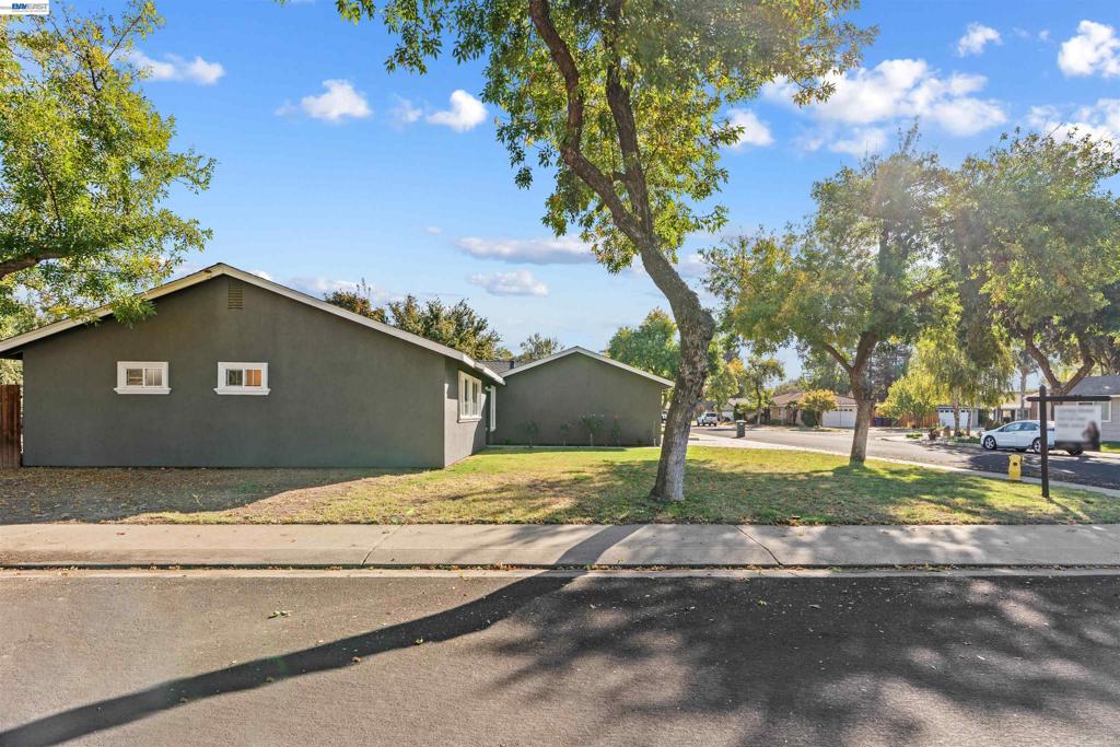2713 Finlandia Ave, Modesto, CA 95358