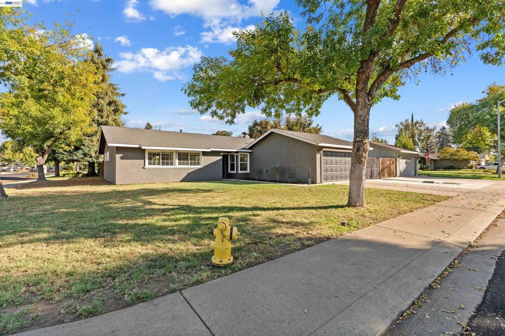2713 Finlandia Ave, Modesto, CA 95358